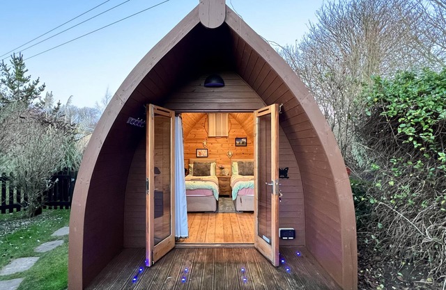 Beautiful Twin Glamping Pod in Salisbury