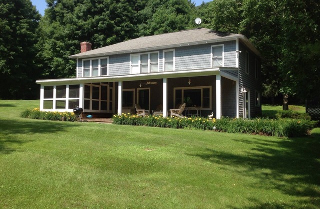 BEAUTIFUL TWIN LAKES RENTAL - Weekly or Seasonal Term Available