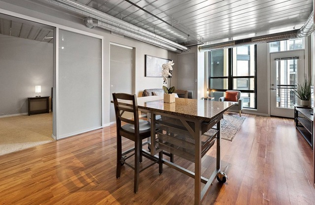 Beautiful Two Bedroom Condo Close to U of M 127