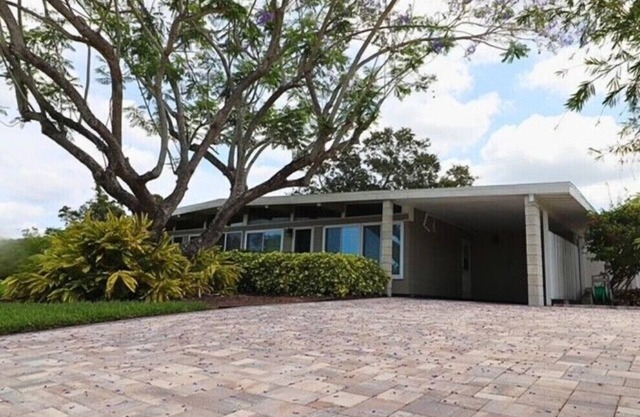 Beautiful Two-bedroom, One-bathroom House in a perfect location, Sarasota, FL!