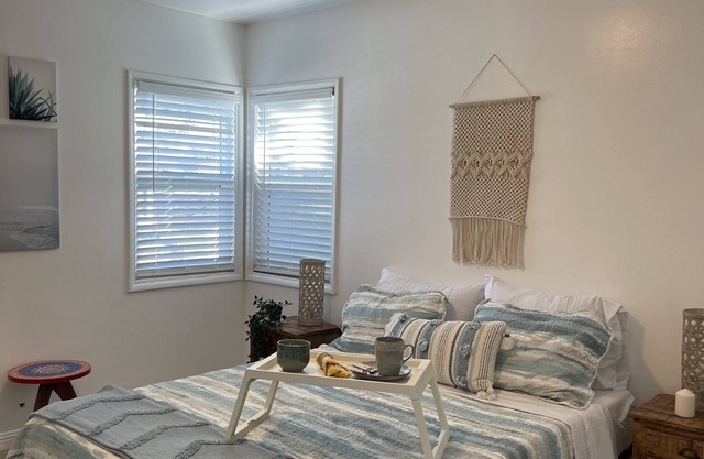 Beautiful unit in the heart of Belmont Shores!
