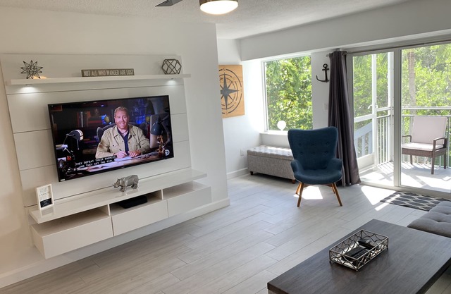 Beautiful Updated Kawama Townhouse. Marina, boat ramp, lagoon and pools.