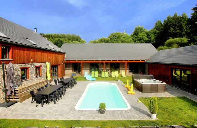 Beautiful villa with heated outdoor pool