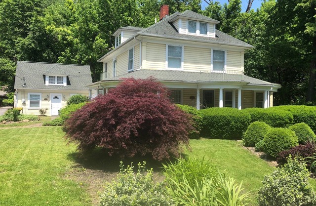 Beautiful Victorian built in 1912 “The Brookside Manor” in Berkeley Springs WV