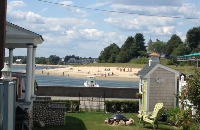 Beautiful Victorian Carriage House w/Prvt Beach.