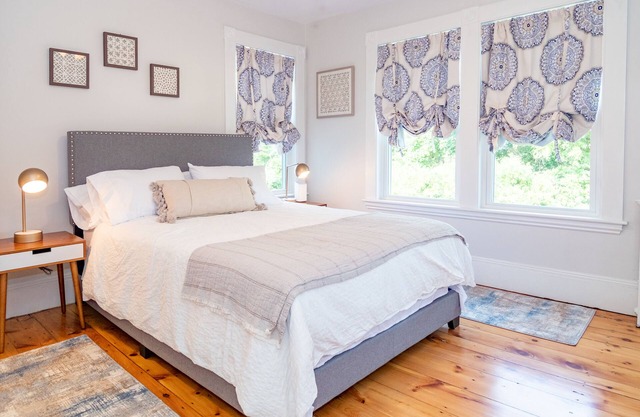 Beautiful Victorian with Modern Flare close to Town, Train & Beach