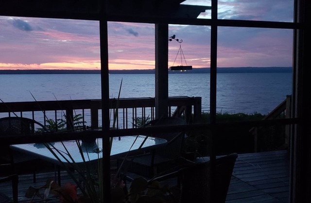 Beautiful Views, Sunrises, Pet Friendly, Comfortable!