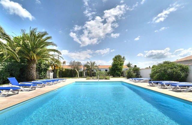 Beautiful villa for 4 guests with WIFI, pool, terrace and parking