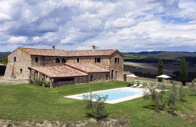 Beautiful villa in the Tuscan countryside near Montalcino