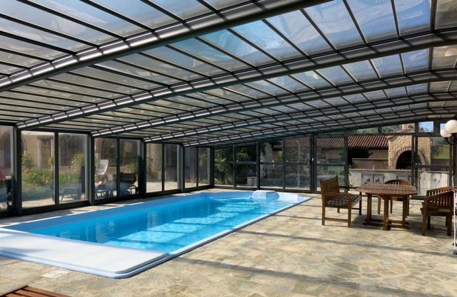 Beautiful villa for 4 guests with pool, WIFI, TV, terrace and parking