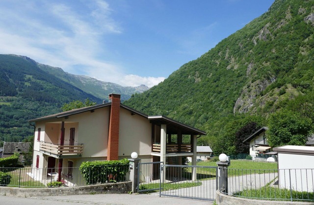 Beautiful villa for 5 guests with WIFI, TV, terrace, pets allowed and panoramic view
