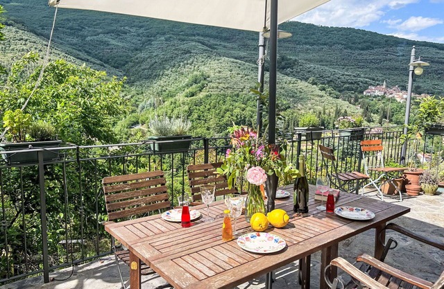 Beautiful villa for 6 guests with terrace and parking