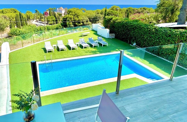 Beautiful Villa.Sta.Cristina WIFI/AC/BBQ in front of the beach Santa Cristina/CalaTreumal