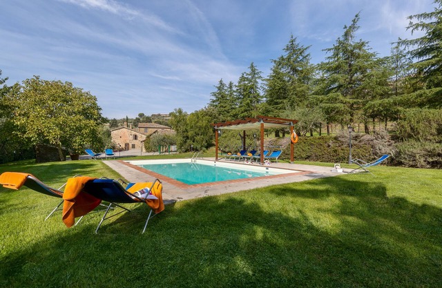Beautiful villa with private pool with a stunning view on Cortona