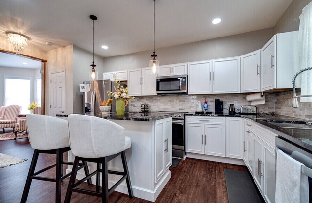 Beautiful Walnut Home 4bed/bathrooms with Private Parking
