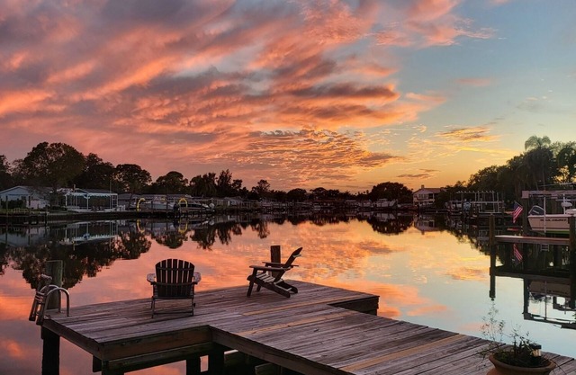 Beautiful waterfront pool home 5 minutes from downtown St Pete!