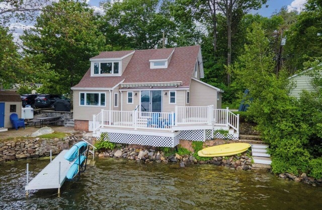 Beautiful Waterfront Home on Webster Lake!