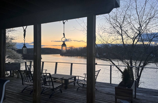 Beautiful Waterfront Home 25 Minutes from Saratoga. Available for Belmont!