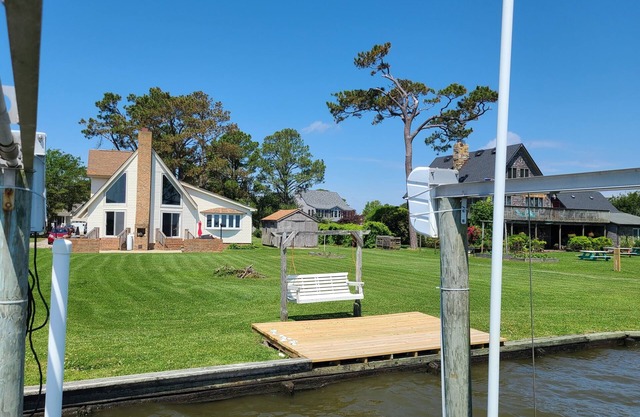 Beautiful Waterfront Vacation Rental on the Currituck Sound