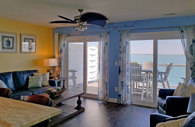 Beautiful Waterfront Put-In-Bay Condo - Lakeside Decks 4BR 3BA -12ppl CON 207