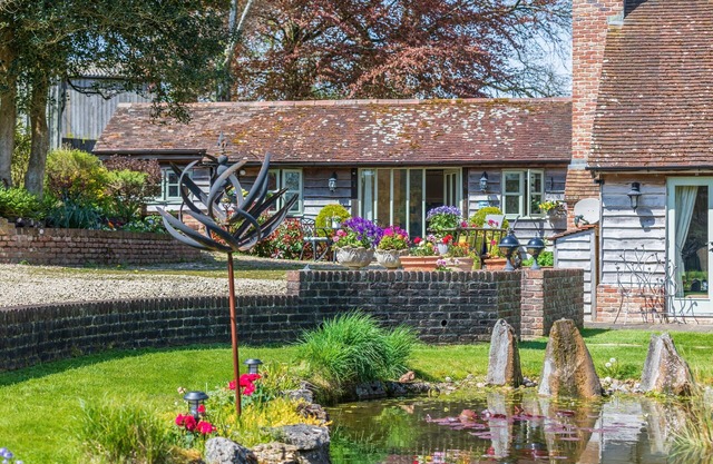 Beautifully appointed west Dorset Cottage With Open Parkland Views