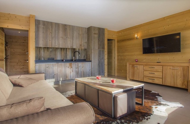 Beautifully appointed mountain studio, close to the village of Megève, sleeps 4.