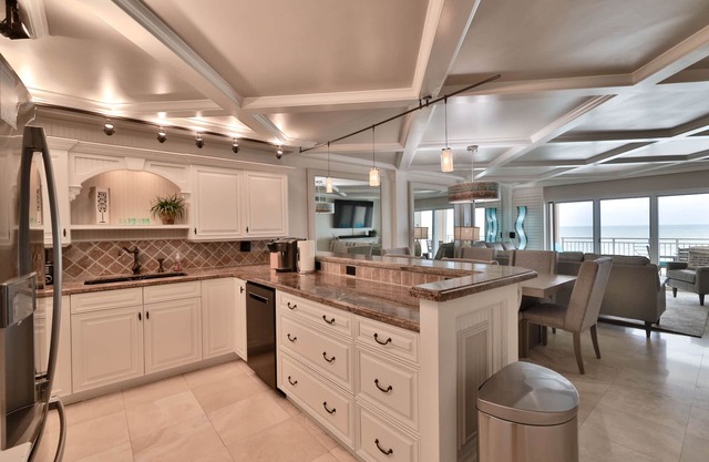 Beautifully decorated completely remodeled with custom woodwork throught. top floor