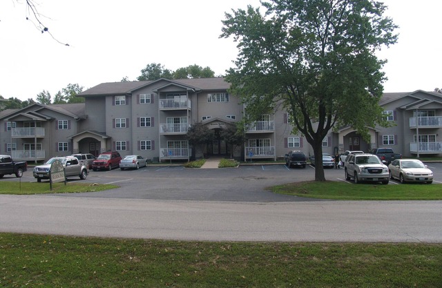 BEAUTIFULLY DECORATED 3BED/2BATH CONDO ON REND LAKE GOLF COURSE