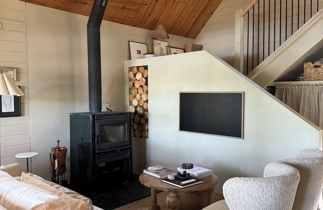 Beautifully Designed Waterfront Beach Cottage . Pet-Friendly!