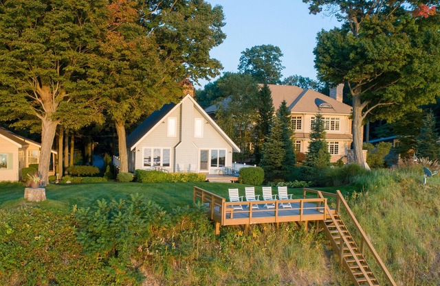 Beautifully Designed Cottage with Private Beach and Fabulous Views