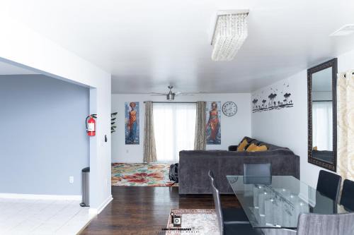 Beautifully Designed & Spacious Shared Apartment 10mins from EWR Airport, Close to NYC