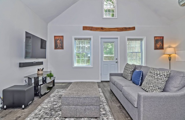 Beautifully Furnished Private Retreat in Andover!