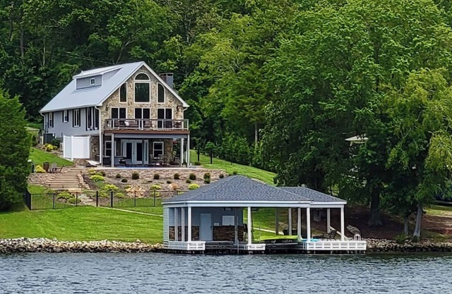 Beautifully Remodeled Lake House w/Plunge Pool!