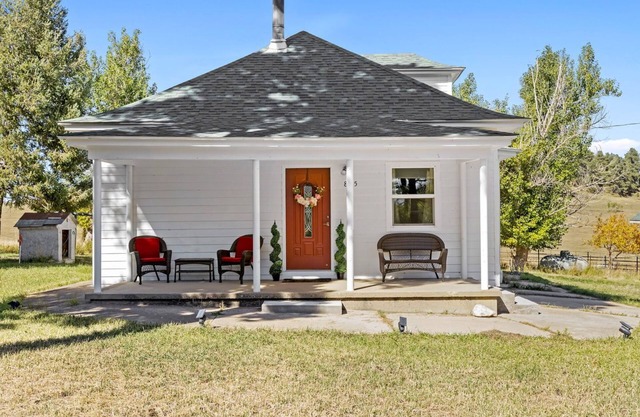 Beautifully remodeled ranch house in the mountains of Rye, CO