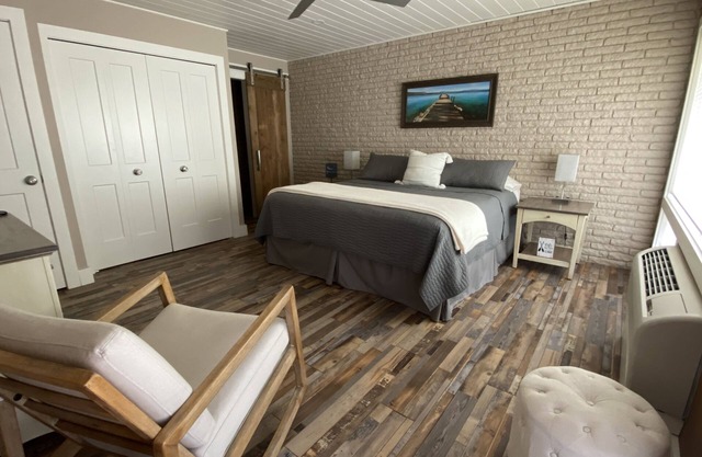 Beautifully renovated Crooked Lakefront Condo 1 Bed & 1.5 Baths-Legacy Up North