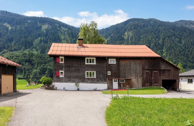 Beautifully renovated farmhouse, dream location