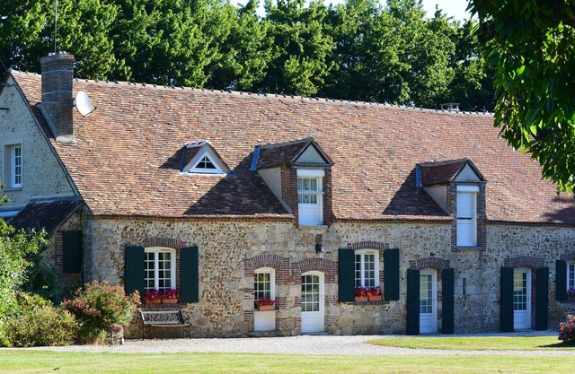 Beautifully restored 18th century farmhouse - heated swimming pool - tennis
