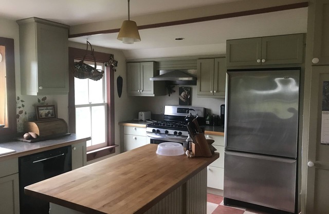 Beautifully Restored Farmhouse at base of Mt Mansfield