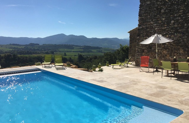 Beautifully Restored Stone Barn w/Own Pool/Great Views To Vineyards/Mont Ventoux