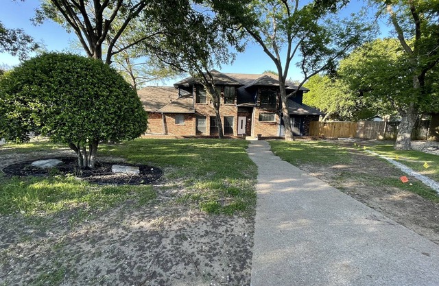 Beautifully updated, spacious home w/ hot tub
