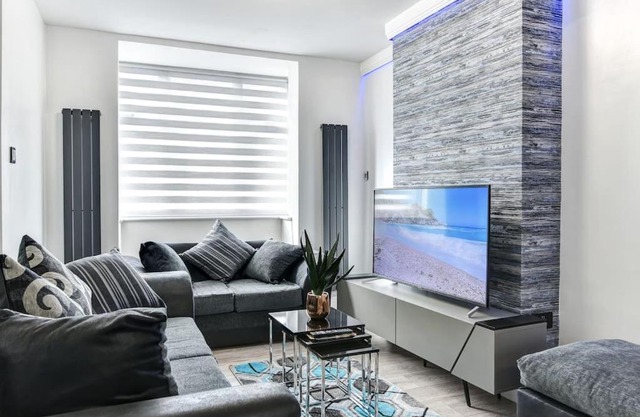 Beauty Close to Coast, Stunning interior, By Air Premier