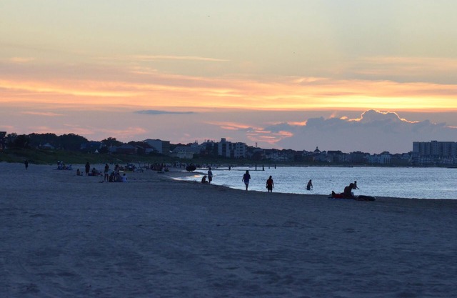 Become a Beach Bum at the Beach Bungalow - Hot Tub, Kayaks, Wi-Fi, & SAND!