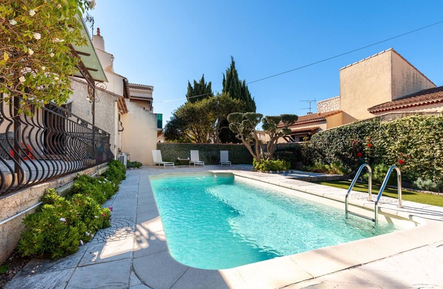 Bed and Breakfast 'Salamandre Chambre D'hote' with Shared Pool, Wi-Fi and Air Conditioning