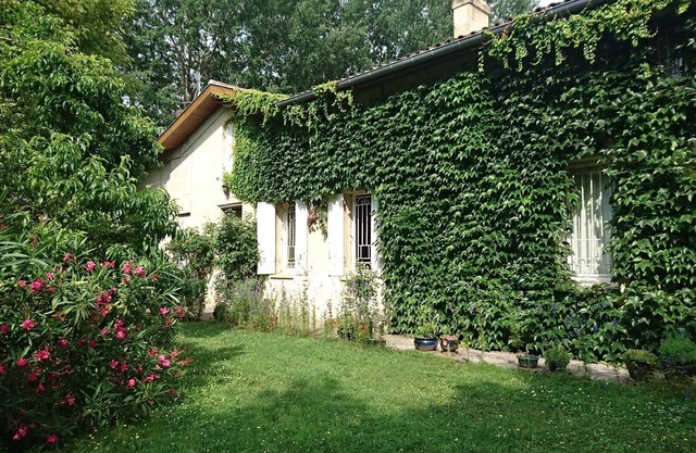 Bed and Breakfast 'La Lagune' with Shared Terrace, Private Garden and Wi-Fi