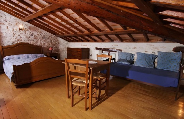 Bed and Breakfast 'Manon' with Shared Pool, Shared Garden and Wi-Fi