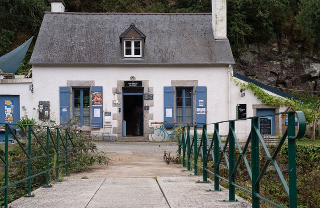 Bed and Breakfast 'Chambre d'hôte' with Private Terrace, River view, Private Garden and Wi-Fi