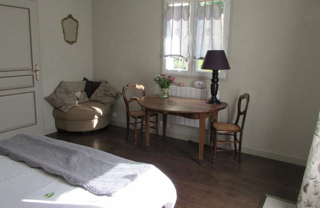 Bed and breakfast in Burgundy with swimming pool