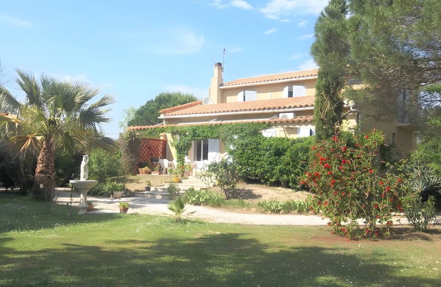 Bed and Breakfast 'Chambre Double Classique' with Shared Garden and Air Conditioning