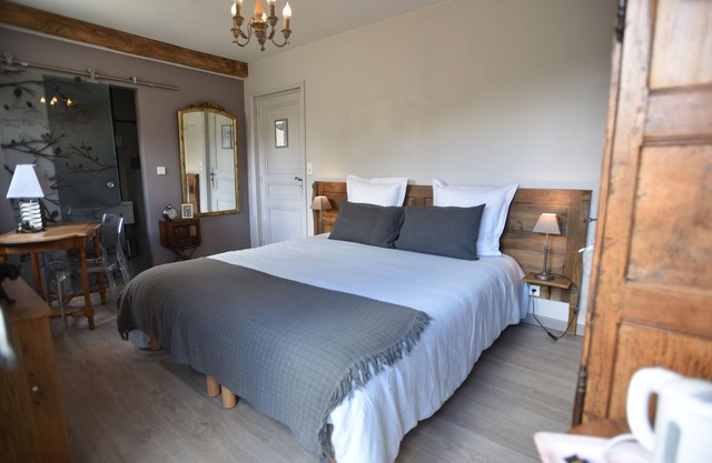 Bed and breakfast with heated pool in season