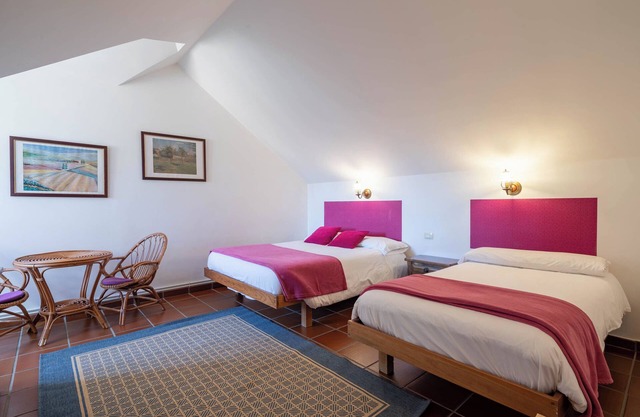 Bed and Breakfast 'Habitación Triple 1' with Mountain View, Shared Pool and Wi-Fi